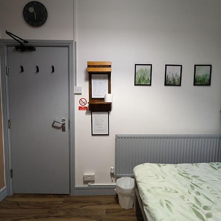 R3 - Cozy Small Double - City & Beach Access, Wifi, Free Parking - Self Catering سوانسي المظهر الخارجي الصورة