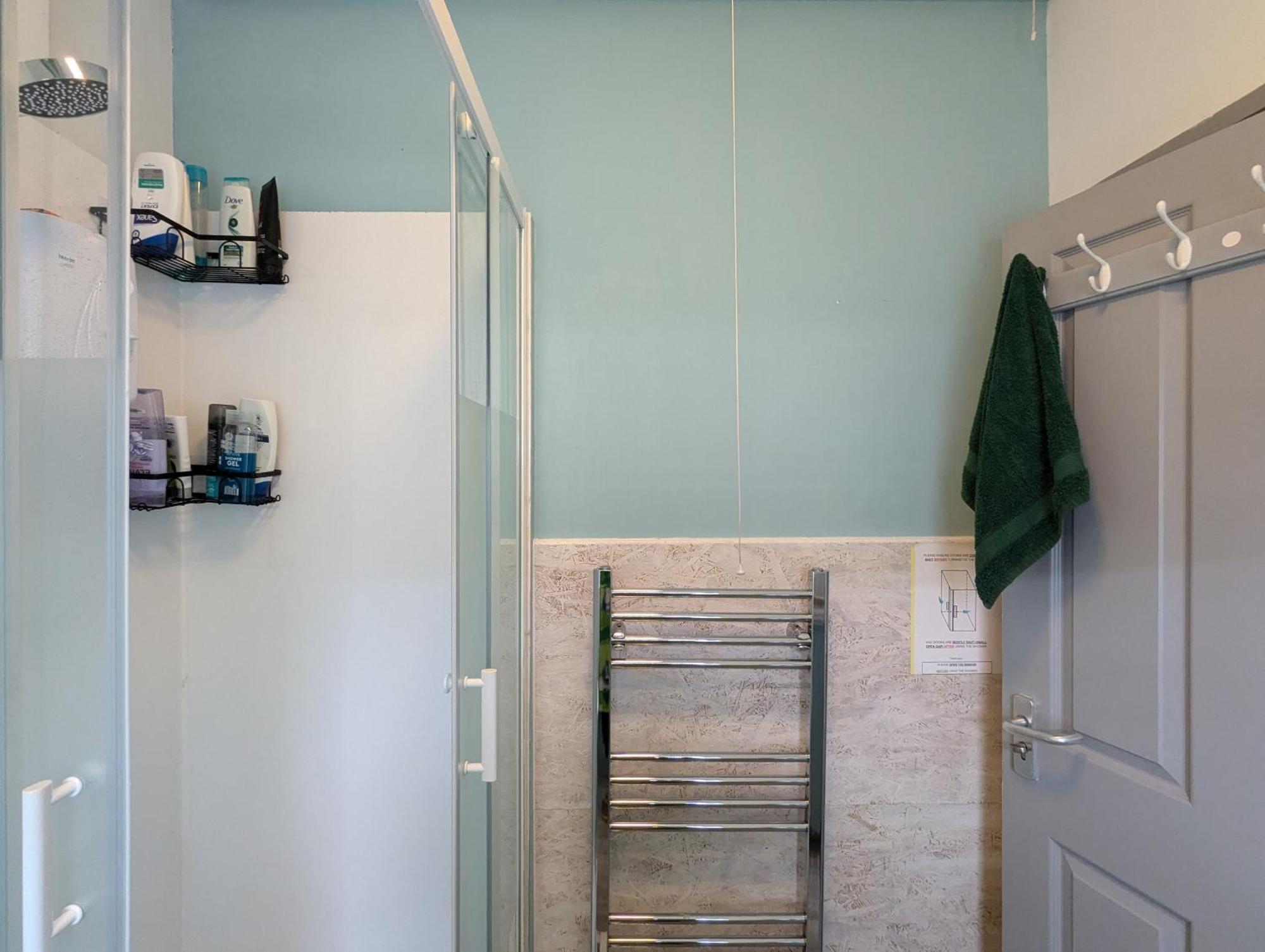 R3 - Cozy Small Double - City & Beach Access, Wifi, Free Parking - Self Catering سوانسي المظهر الخارجي الصورة