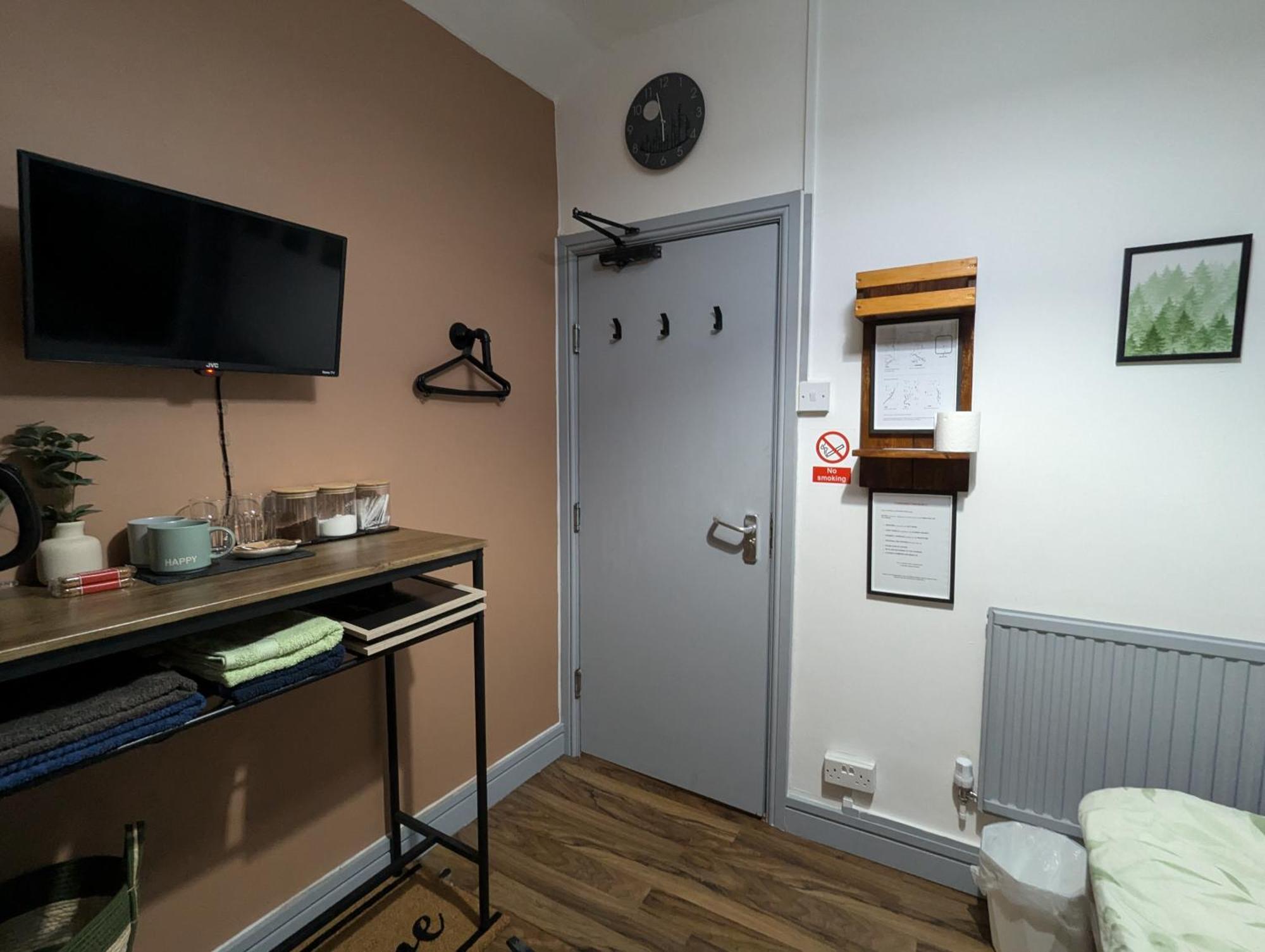 R3 - Cozy Small Double - City & Beach Access, Wifi, Free Parking - Self Catering سوانسي المظهر الخارجي الصورة