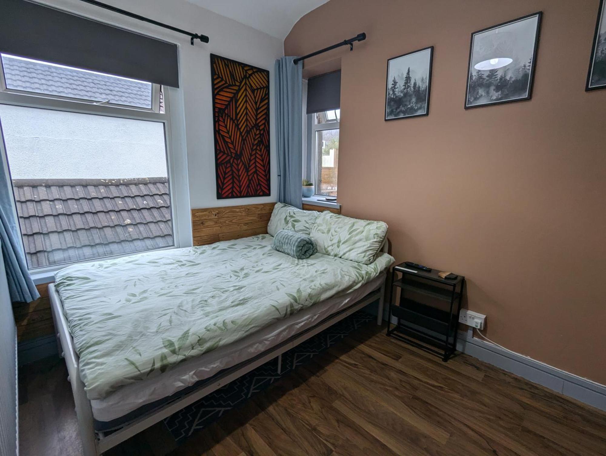 R3 - Cozy Small Double - City & Beach Access, Wifi, Free Parking - Self Catering سوانسي المظهر الخارجي الصورة