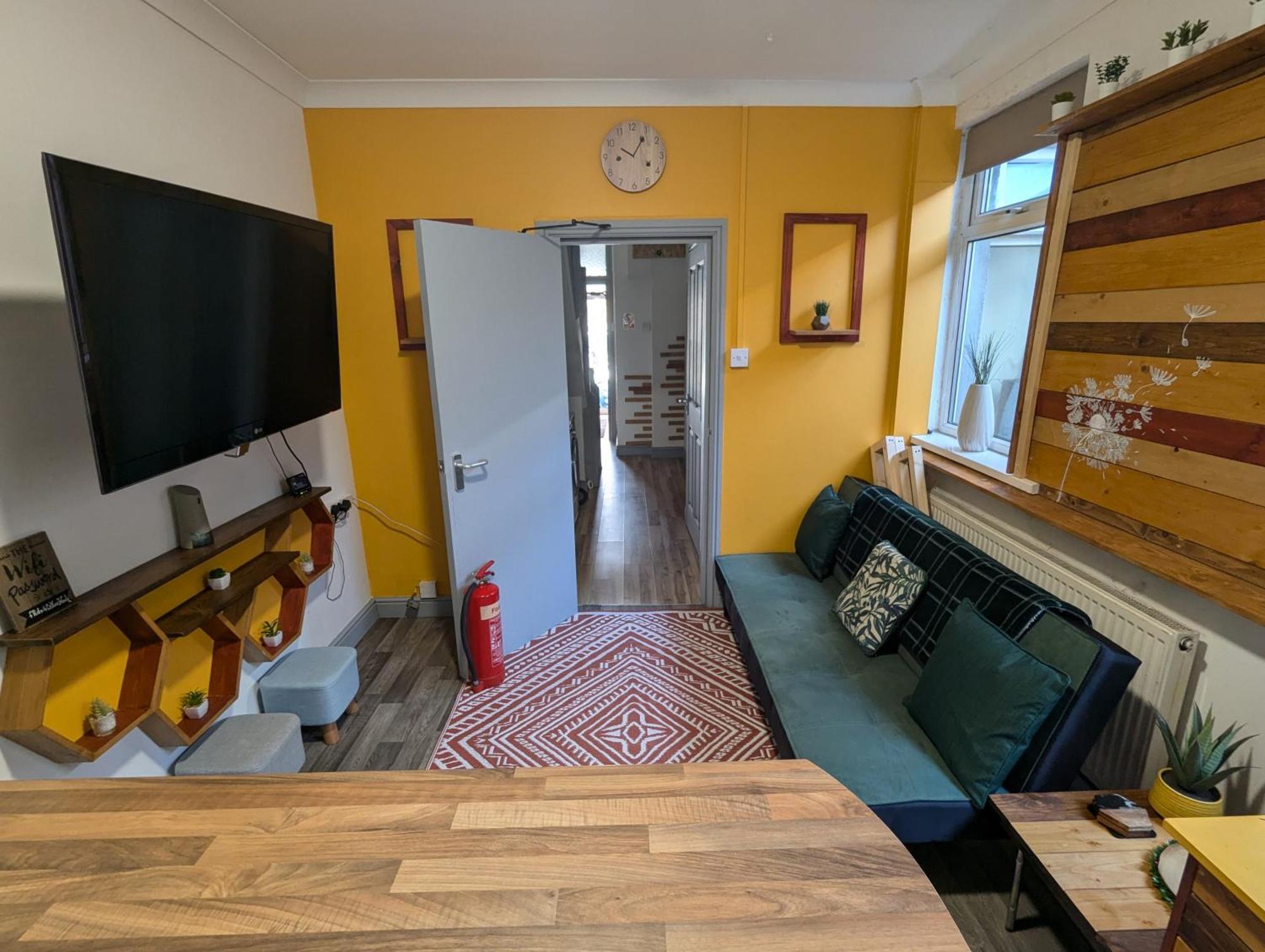 R3 - Cozy Small Double - City & Beach Access, Wifi, Free Parking - Self Catering سوانسي المظهر الخارجي الصورة